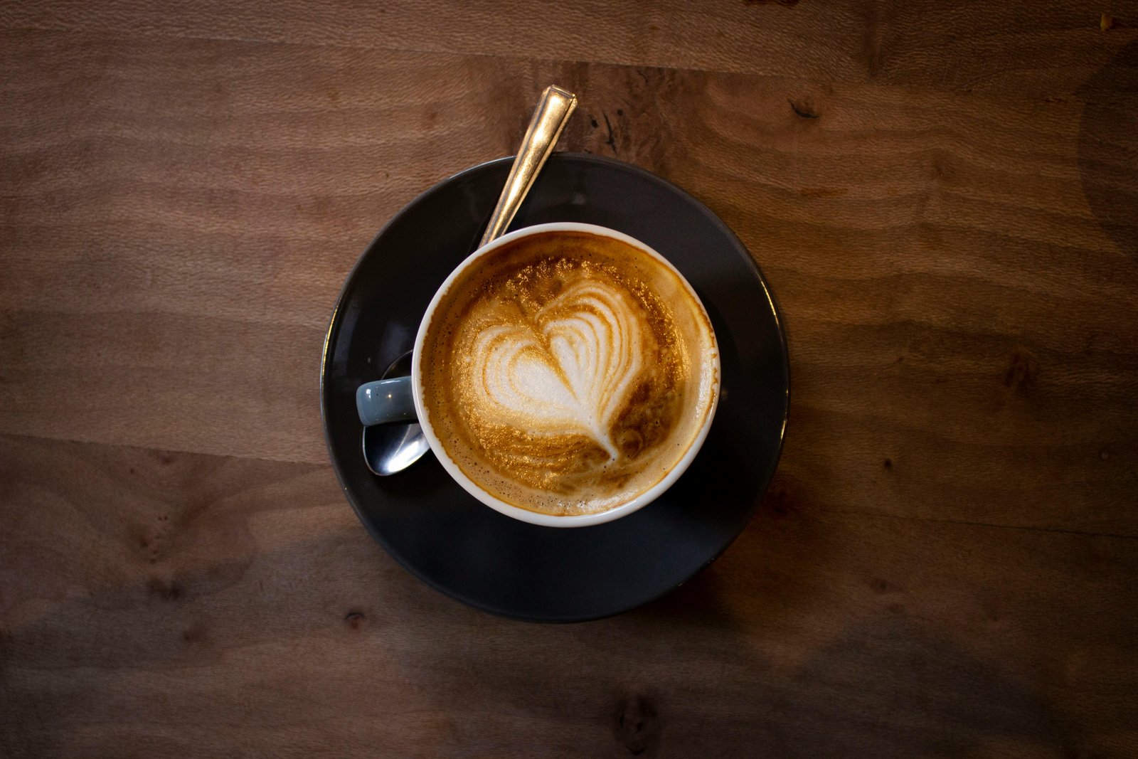 A minimalist coffee-themed high-resolution wallpaper, 35 of 63.